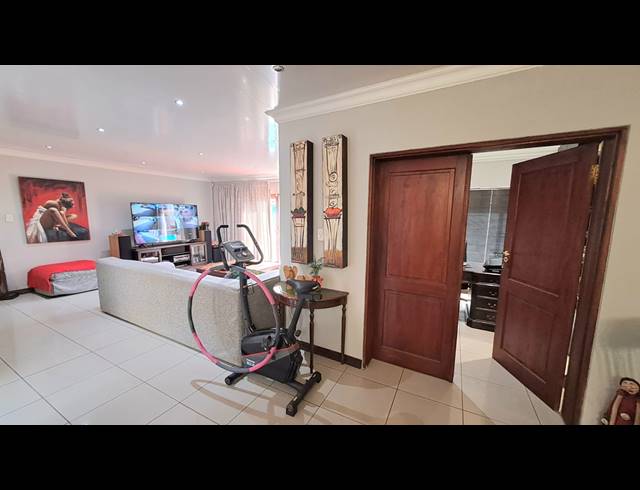 3 BEDROOM HOUSE FOR SALE IN FALCON RIDGE